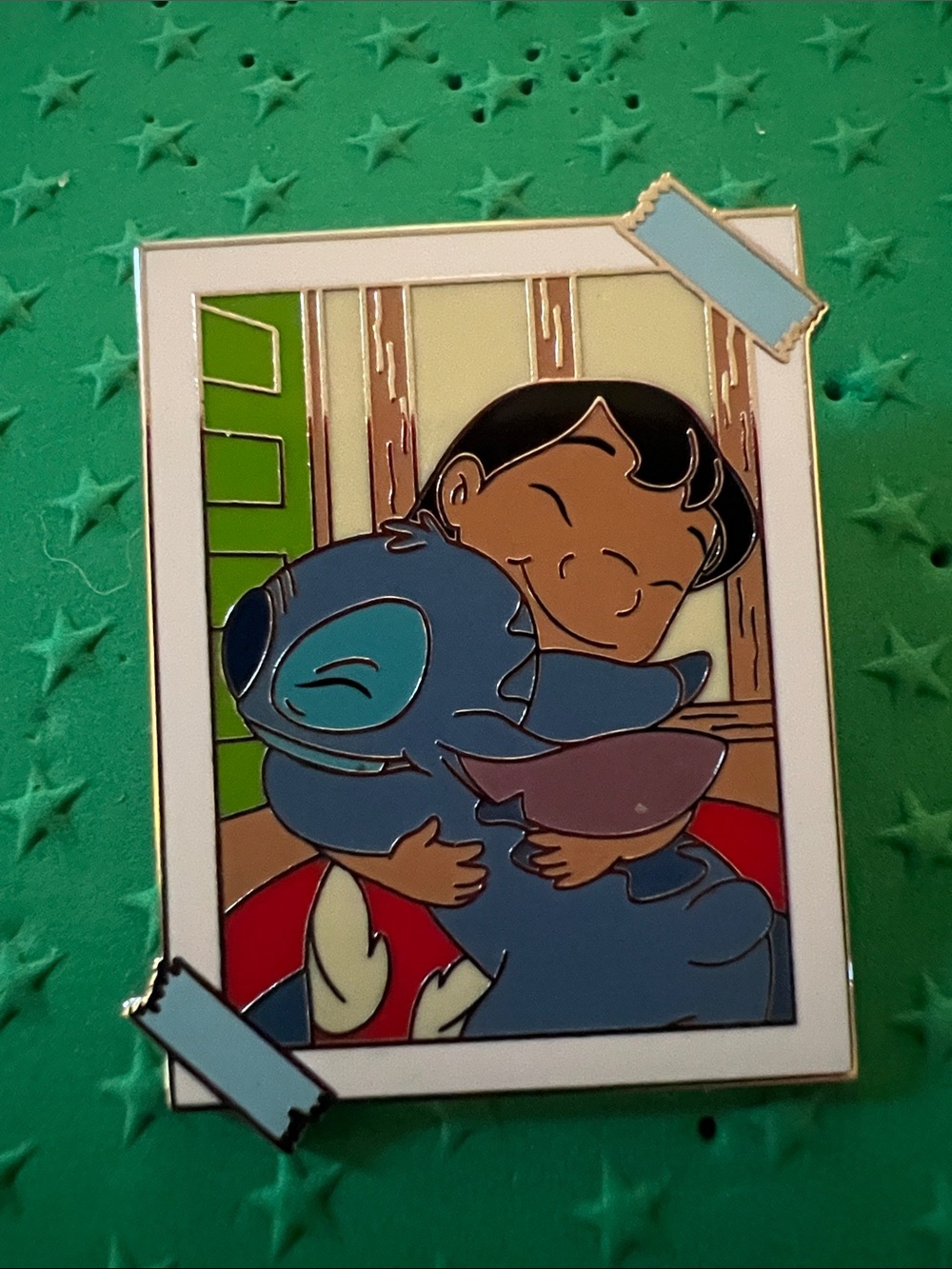 Disney 2024 Stitch Mystery Box Pin Lilo and Stitch Hugging Photograph - Picture 7 of 7